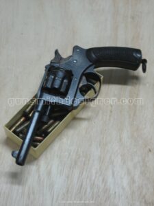 Photo d'un revolver 1892, coté gauche.