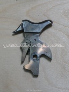 Le chien coté gauche du revolver 1892.