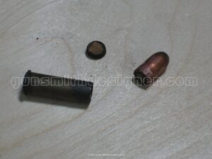 Une cartouche de 8 mm 1892 du revolver 1892.